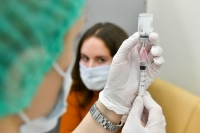 Повторную прививку от коронавируса начали делать во всех центрах вакцинации Москвы
