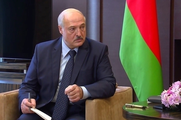 Лукашенко вернул на доработку предложения по изменению Конституции 