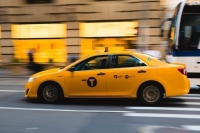 Минцифры предлагает собирать биометрию у водителей такси и каршеринга