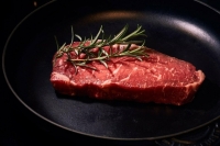 Диетолог назвала безопасное количество красного мяса для человека