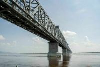 Строители завершили укладку рельсов на мосту между КНР и Россией через Амур
