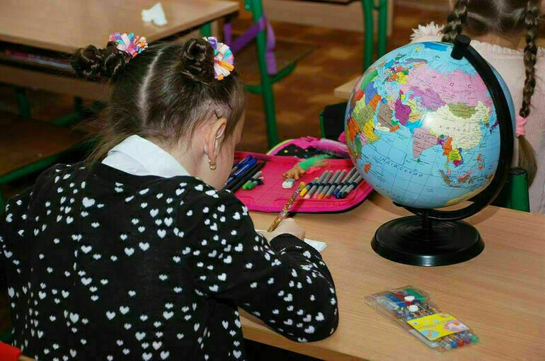 Линейки в школах Москвы разрешили провести с участием родителей