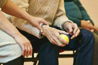Медикам домов-интернатов для инвалидов могут разрешить досрочную пенсию