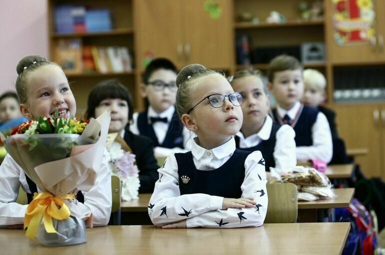В школе необходимо сохранять единство образования и воспитания, считает Матвиенко