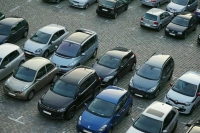 Многодетным семьям хотят разрешить бесплатно парковаться на платных стоянках