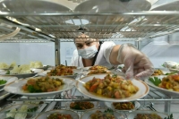 В России заработала горячая линия по вопросам питания в школах 