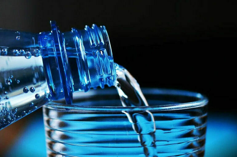 С декабря поставки в Россию минеральной воды без спецмаркировки будут запрещены  