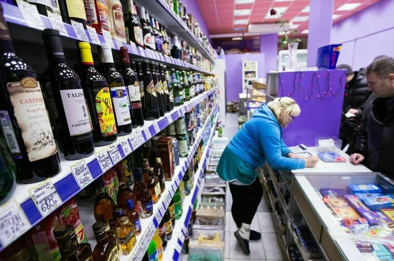 За покупку алкоголя детям взрослых хотят штрафовать 