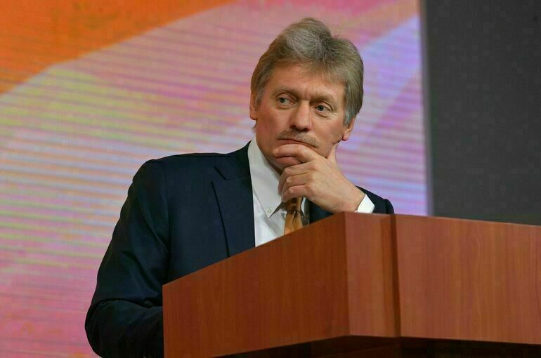 Песков: в Кремле с сожалением относятся к словам Зеленского о возможности войны с Россией