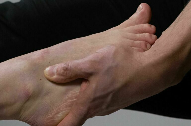 Врач назвала причины отеков после вакцинации от коронавируса  