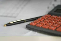 В Пенсионном фонде разъяснили, кому и когда повышают пенсию