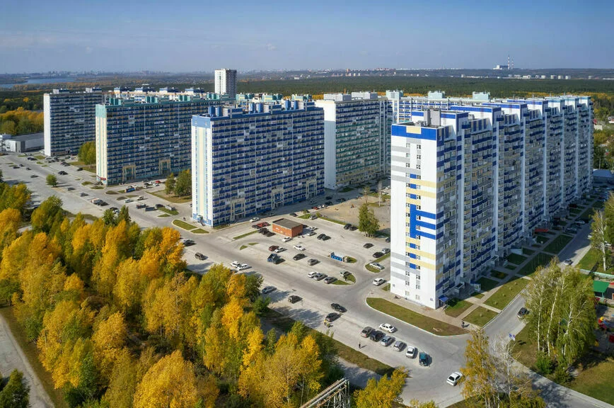 Вид сверху на новостройки в районе Берёзовое в Новосибирске