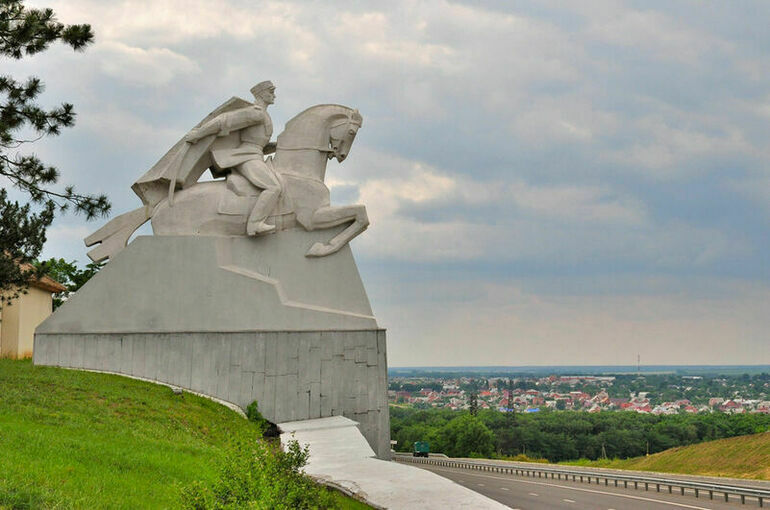 Памятники краснодарского края 4 класс. Культурное наследие Краснодара. Памятники культурного наследия Краснодар. Памятники культуры Краснодарского края. Памятники Кубани Краснодарского края.