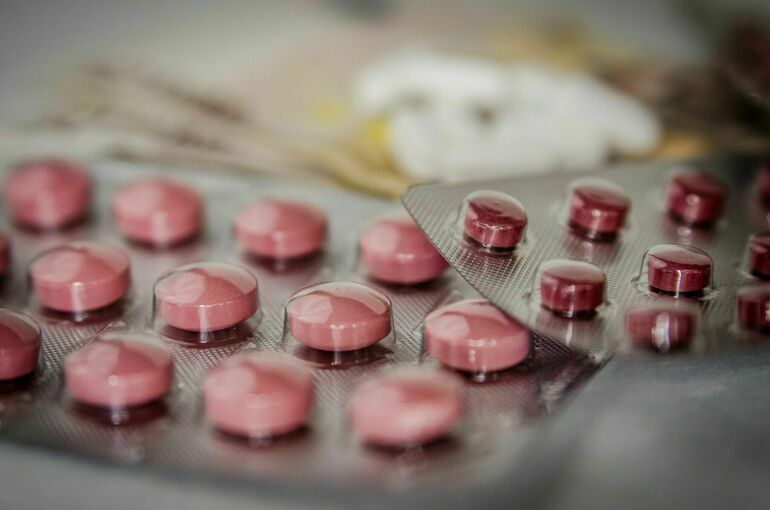На лекарства для больных коронавирусом направили более 5 млрд рублей