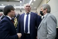 «Новых людей» в Думе будет представлять Сангаджи Тарбаев (слева), в прошлом — известный игрок в КВН, затем — успешный бизнесмен и политик, в 2019-20 годы он был постпредом Калмыкии при президенте РФ. В Думе он возглавит Комитет по туризму.