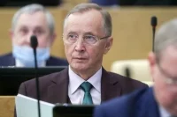 Средний возраст депутатов Государственной Думы VIII созыва — 53,1 года, это на один год больше, чем в предыдущем составе палаты, заявил накануне первого заседания Вячеслав Володин. На фото — депутат от фракции «Справедливая Россия — За правду» Николай Бурляев.