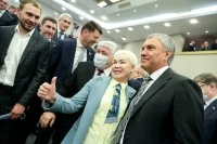 Спикер Госдумы Вячеслав Володин попросил комитеты Госдумы безотлагательно начать законотворческую деятельность. Он заявил, что сегодня в законодательном портфеле Госдумы находятся 1242 законопроекта, из которых 98 процентов — законопроекты, внесённые депутатами предыдущего созыва.