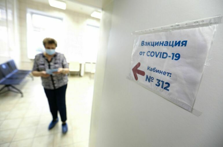 От коронавируса вакцинировались 42% россиян старше 65 лет