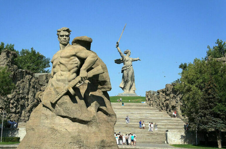 Памятник героям Сталинграда открыли 54 года назад