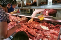 В России проанализируют сдерживание роста цен на овощи и мясо