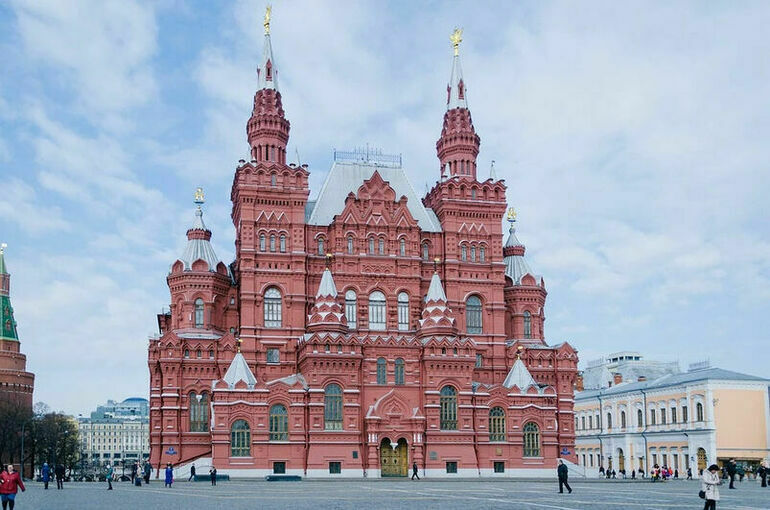 В театрах и музеях Москвы введут посещение по QR-коду