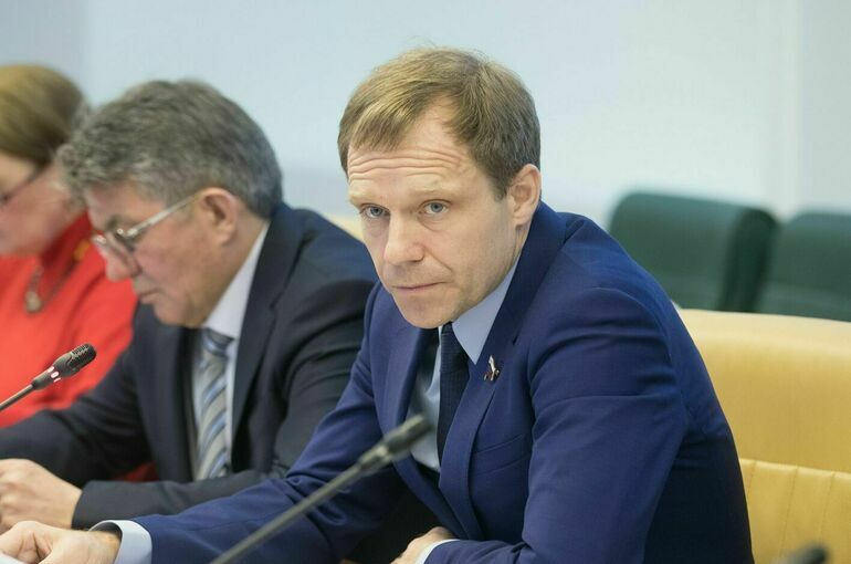 СМИ: Кутепов предложил единые круглогодичные льготы на проезд учащимся