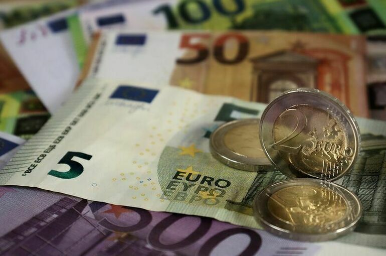 Курс евро обновил минимум июля 2020 года