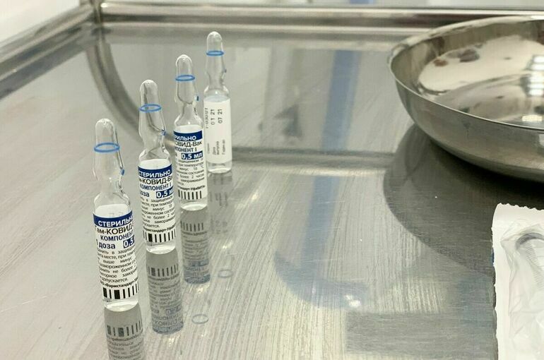 В Минздраве одобрили одновременное применение «Спутника Лайт» и вакцины от гриппа
