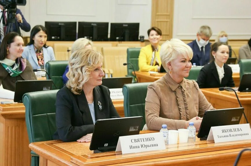 Заседание оргкомитета Евразийского женского форума в палате регионов