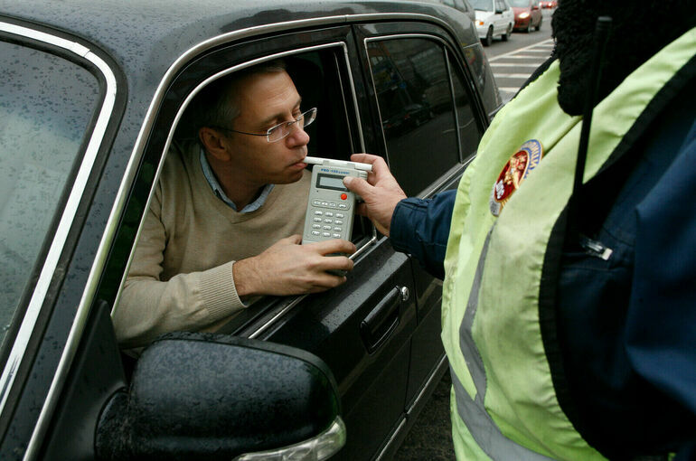 Ранее лишённых прав водителей будут проверять на алкоголизм