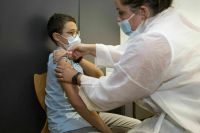 Вакцину для детей могут одобрить до конца 2021 года