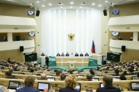 В Совете Федерации вручили удостоверения сенаторам Кожановой и Ярошуку