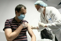В Италии хотят сократить период между вакцинацией от COVID-19 и введением бустерной дозы 