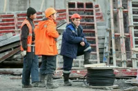 Толстой: работодатели должны отвечать за поведение ввезённых ими мигрантов