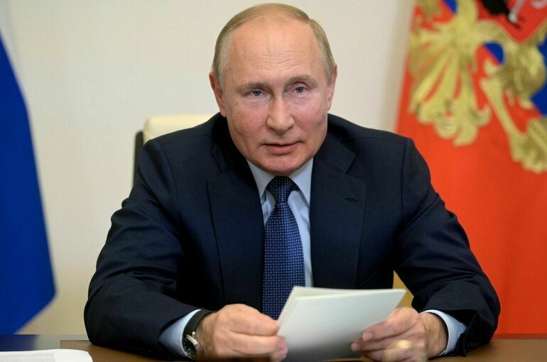 Путин рассказал, что привился назальной вакциной от коронавируса 