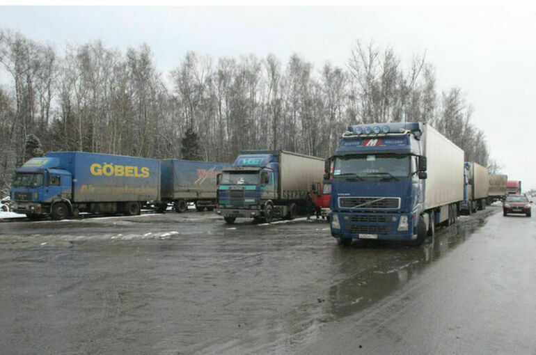 Автомобили иностранных перевозчиков не выпустят из России до уплаты штрафов