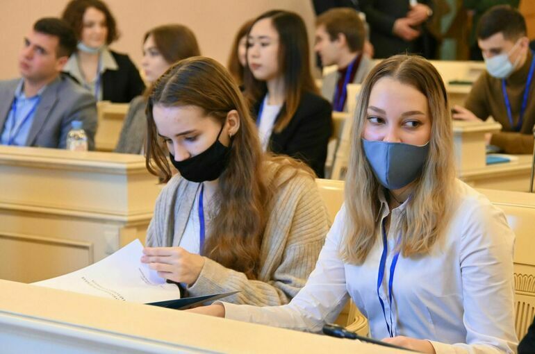 Российские студенты стали слушателями Международной молодёжной парламентской школы 
