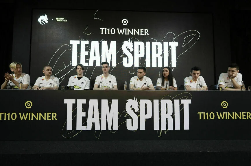 Российская команда Team Spirit, победитель The International.