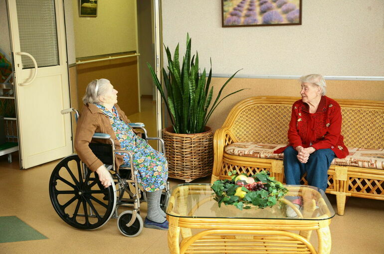 Минтруд предложил ввести лицензирование частных домов престарелых