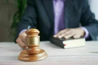 В Совете судей указали на недопустимость мата в официальных постановлениях