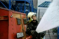 В Санкт-Петербурге загорелся строящийся на заводе боевой корабль