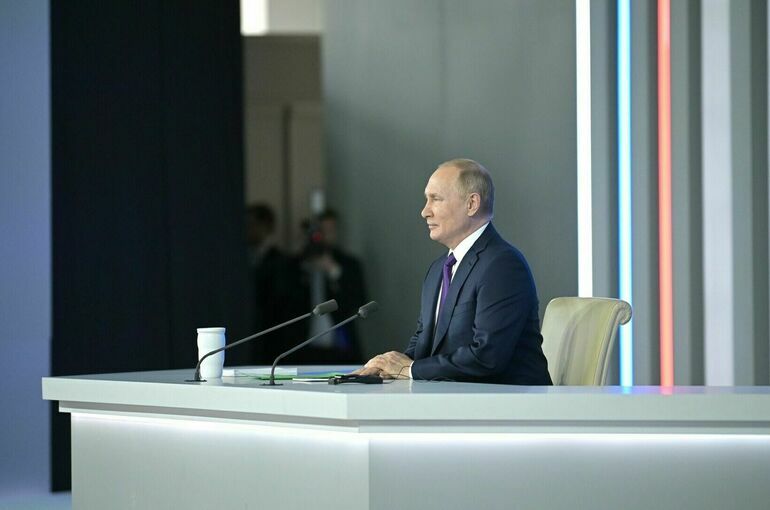 До госпереворота на Украине о воссоединении Крыма с Россией речи не шло, заявил Путин 
