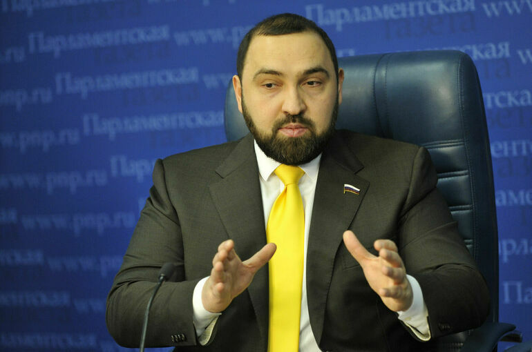 Хамзаев попросит ФАС и Роспотребнадзор проверить цены на такси в Новый год