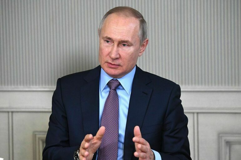 Путин поручил разработать предложения по улучшению работы электросетей в стране