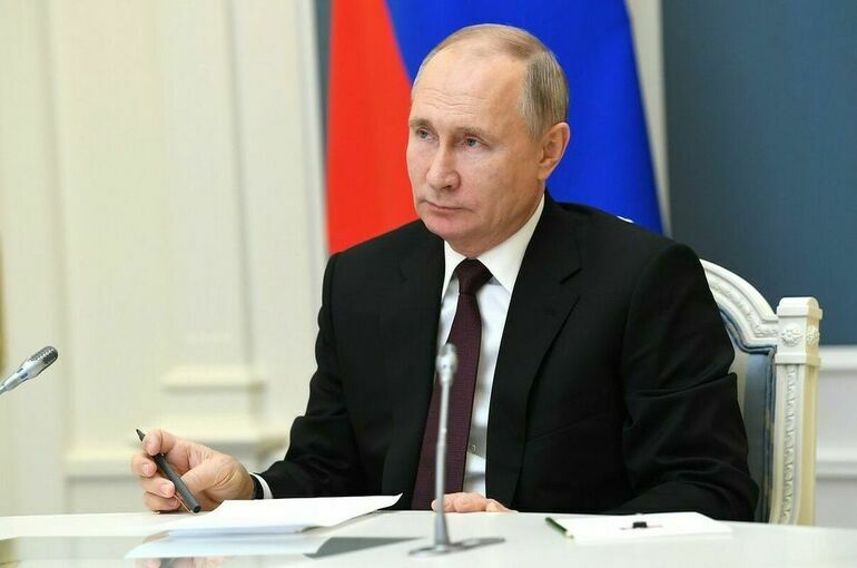 Путин подписал закон о возможности участвовать в заседаниях суда дистанционно