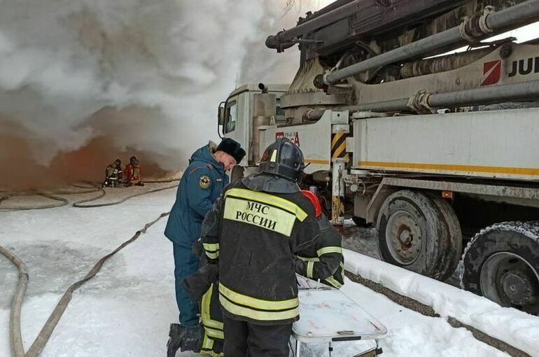 В Екатеринбурге загорелся колерный цех