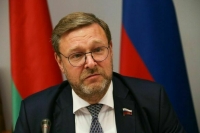 Ситуация в Казахстане не связана с переговорами России с США и НАТО, считает Косачев 