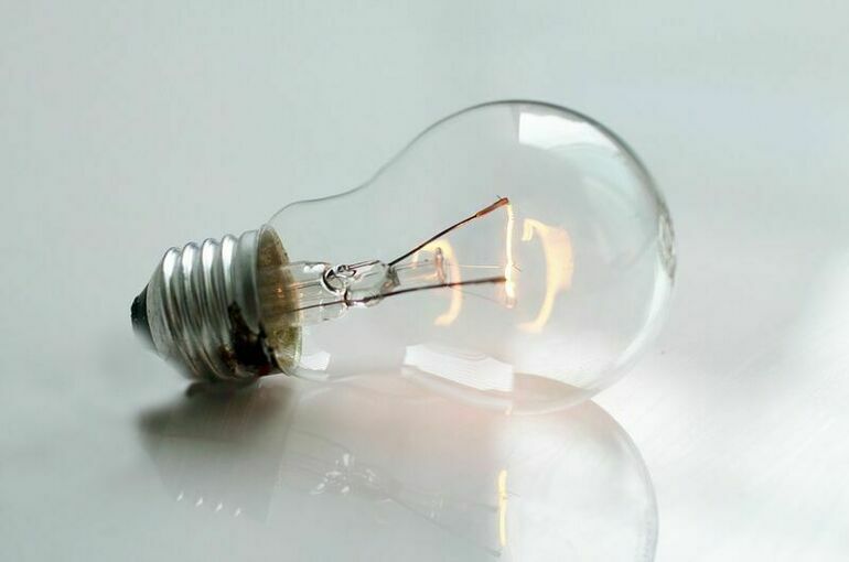 Кто изобрел лампочку или История «электрической свечи»