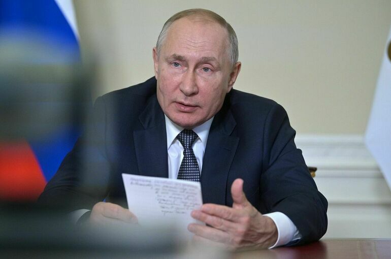 Путин поручил повысить пенсии на 8,6 процента 