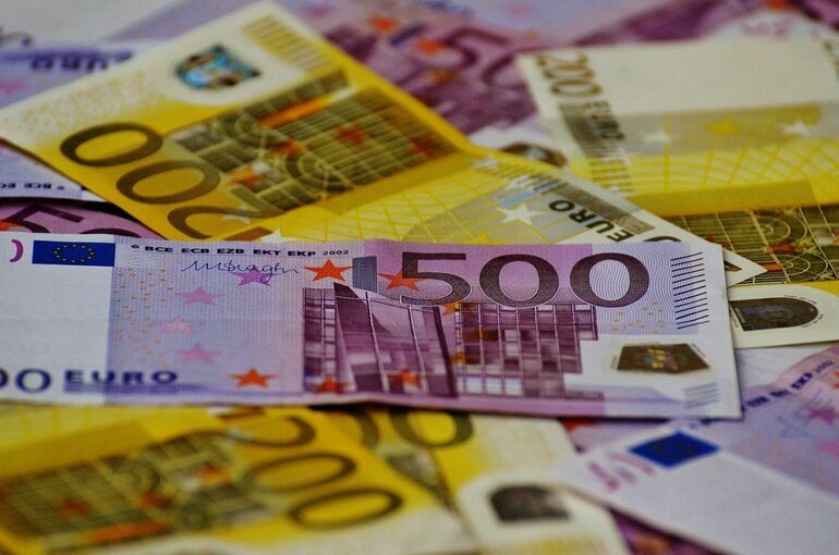 Курс евро на Московской бирже впервые с 20 июля превысил 88 рублей
